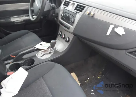 2010 Chrysler Sebring Touring z USA, uszkodzony, nr VIN 1C3CC4FB5AN128652